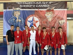 Хакасские самбисты завоевали медали всех достоинств на межрегиональных соревнованиях