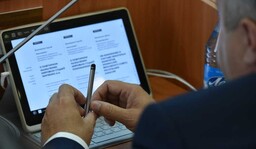 В Хакасии проходит сессия Верховного Совета