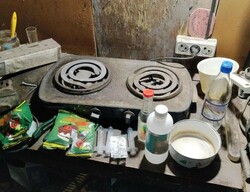 Ранее судимый житель Черногорска организовал притон в своём гараже