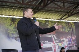 Валентин Коновалов посетил закрытие фестиваля «Мир авто без границ»