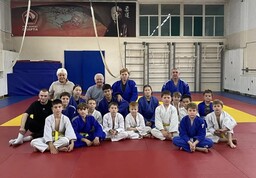 Воспитанники абаканской спортшколы встретились с ветераном СВО