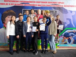 В Хакасии прошли Всероссийские соревнования по борьбе среди девушек