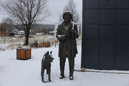 В посёлке Вершина Теи благоустроили парк Трудовой славы