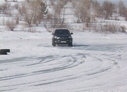 Женский день в Саяногорске отметили автогонками