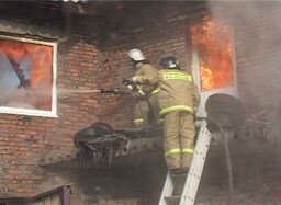 Семьи погорельцев из Майна временно переселили в общежитие
