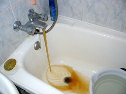 Проблема с ржавой водой в Саяногорске может решиться в течение 10 дней