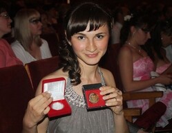 Мэр Саяногорска вручит денежные премии выпускникам-медалистам