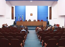 На очередной сессии депутаты увеличили зарплаты техническим работникам Администрации