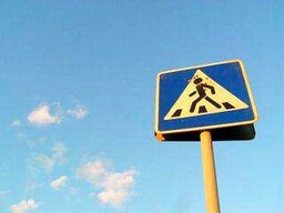 В Саяногорске иномарка сбила школьницу на пешеходном переходе и скрылась