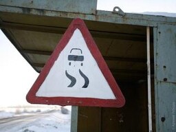 Саяногорская трасса в одной аварии собрала три машины и шесть пострадавших