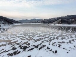 Пассажиры утонувшей на Саяно-Шушенском водохранилище "Нивы" не найдены