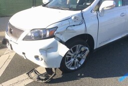 Житель Абакан с 11 этажа сбросил фаянсовую раковину на стоящий внизу Lexus