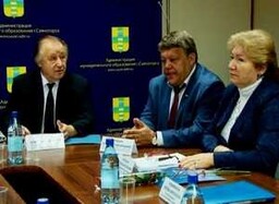 Александру Векшину вручили удостоверение депутата ВС РХ