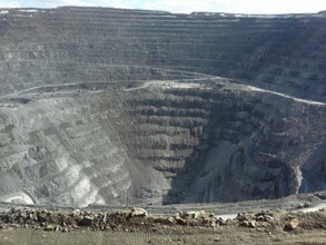 В Красноярском крае на руднике обрушился карьер, оказались заблокированы 150 человек