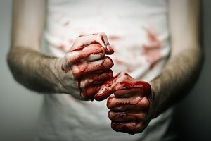В Саяногорске мужчина насмерть забил сожительницу кулаками