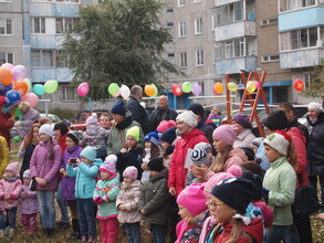 В одном из дворов Саяногорска появились «Крылатые качели»