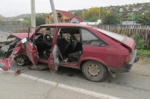 В Хакасии водитель переехал лежащую на дороге молодую женщину
