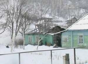 В Саяногорске от огня пострадали надворные постройки