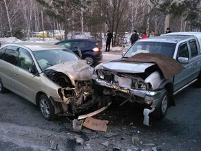 На трассе Саяногорск-Черемушки произошла авария, в которой тяжело ранены три человека