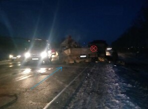 При столкновении грузовиков на трассе Абакан - Саяногорск погиб водитель