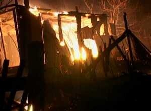 В д/о «Ветеран» поселка Ай-Дай огнем уничтожены надворные постройки