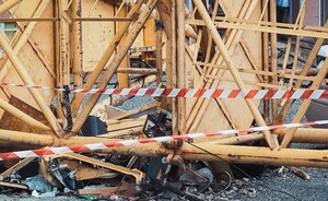 В поселке Майна упал строительный кран, один человек пострадал