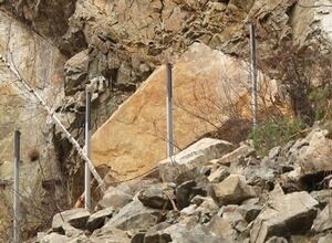 На месте камнепада в Саяногорске начались работы по расчистке склона
