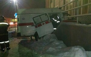 В Саяногорске попала в аварию ехавшая на вызов машина скорой помощи