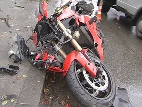 Пьяный мотоциклист и его пассажир разбились в Хакасии