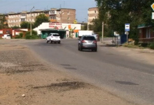 Глава Саяногорска наказал чиновников за ремонт дорог