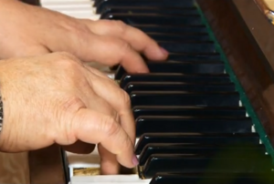 Музыкальные школы Саяногорска получат новые пианино