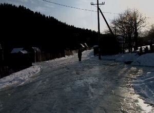 Жители Большого Карака в Саяногорске попали в ледяной плен