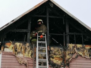 В Саяногорске пожарные спасли пять человек из горящей девятиэтажки