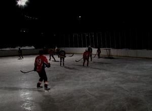 В Саяногорске стартовали игры на кубок по хоккею с шайбой