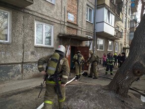 В Хакасии горело общежитие и гараж с автомобилем
