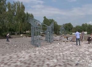 На трех площадях Саяногорска пока уложено более 2 тысяч квадратных метров брусчатки
