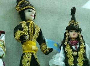 Жительница Саяногорска создала коллекцию кукол в национальных костюмах