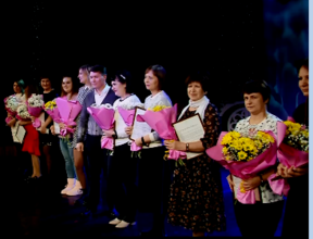 В Саяногорске прошел праздничный концерт ко Дню матери