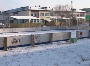 В Комсомольском микрорайоне Саяногорска скоро зальют хоккейную коробку