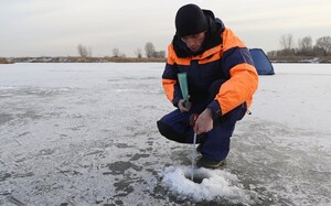 Мороз укрепил лед на водоемах, но безопасно далеко не везде