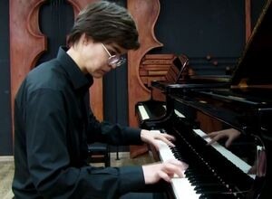Пианист из Саяногорска представил музыкальную школу на республиканском фестивале