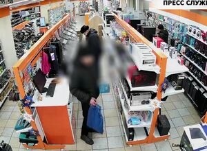 Полицейские Саяногорска поймали вора, укравшего автомагнитолу