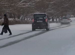 Саяногорск борется со снегом и гололедом