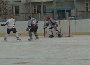 В Саяногорске открылся сезон хоккея с шайбой