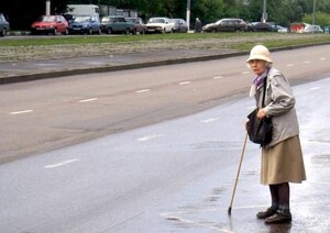 На трассе Саяногорск-Черемушки водитель «жигулей» сбил пенсионерку