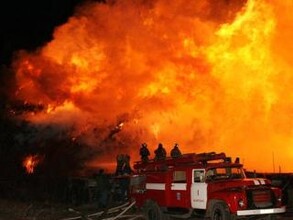 Пожилые жители поселка Майна в Хакасии оказались в эпицентре пожара