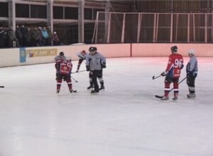 Чемпионат города по хоккею вышел на 2-й круг