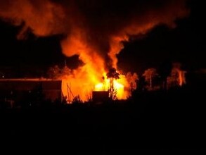 Раннее утро в Саяногорске озарилось пожаром