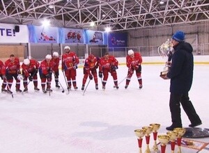 Команда «Лазурит» стала чемпионом Саяногорска по хоккею с шайбой