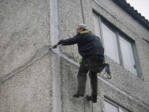 В Хакасии монтажник-альпинист упал с высоты пятиэтажного дома